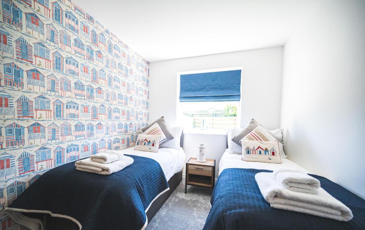 Luxury 4 Bed, 3 Bathroom, Pet Friendly Villa, Sleeps 8, With Hot Tub In Trearddur Bay Exterior foto
