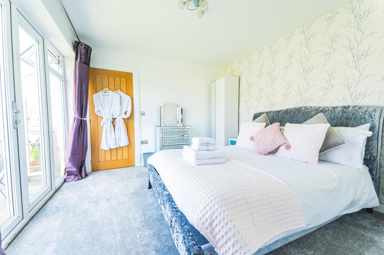 Luxury 4 Bed, 3 Bathroom, Pet Friendly Villa, Sleeps 8, With Hot Tub In Trearddur Bay Exterior foto